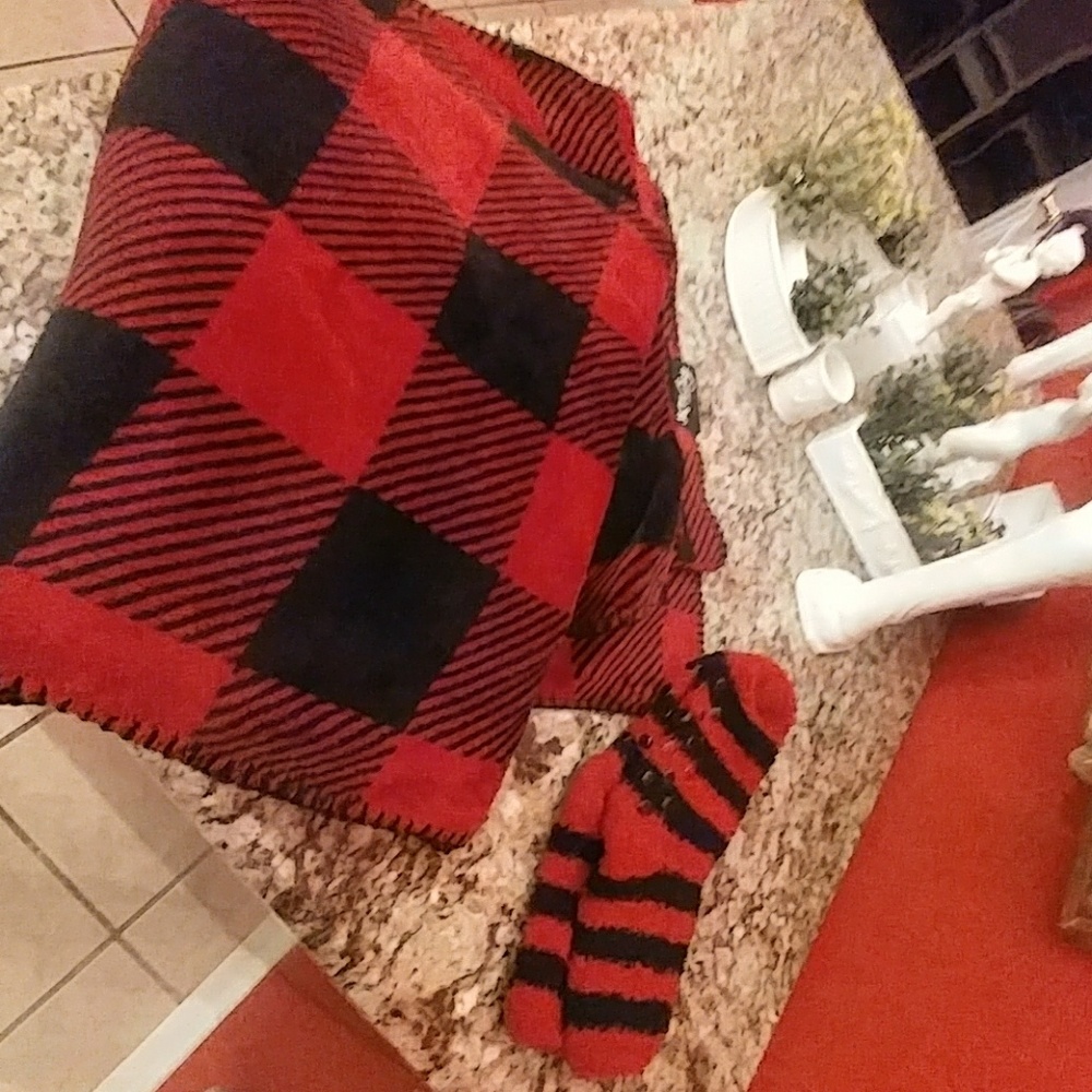 Soft & Cozy Throw, Matching Socks